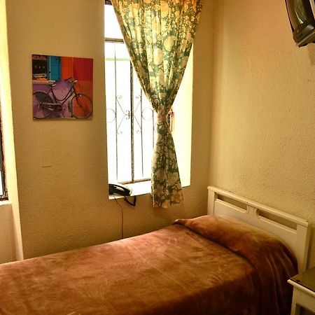 Hostal Loro Verde Quito Exterior foto